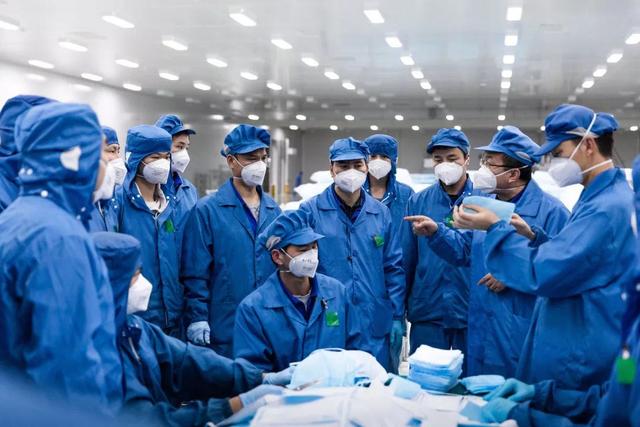 為什么上海能迅速集結(jié)出“抗疫生力軍”？這一緊急立法是關(guān)鍵
